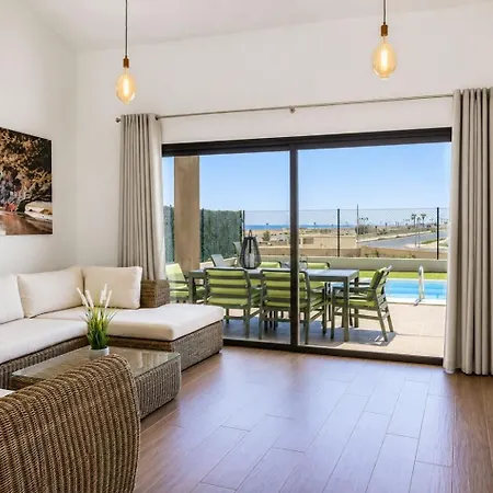 Guestready - Luxury With Pool فيلة